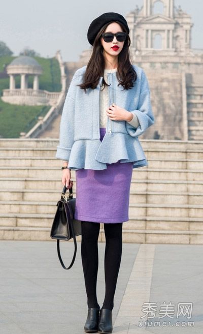 Macaroon色粗花呢外套很受欢迎，裙子甜美迷人。