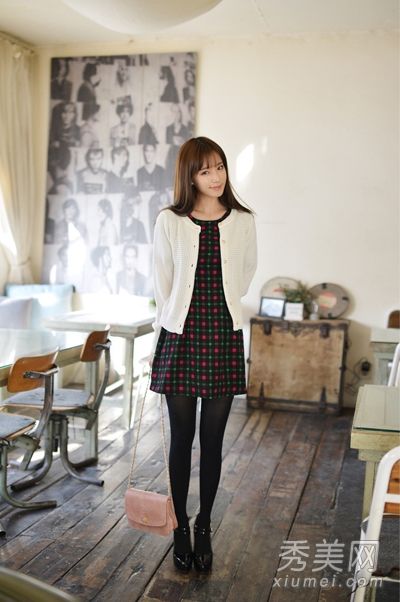 新外套很受服装的欢迎，新手也是女士。