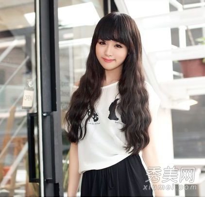 甜美的剃泡泡头发型变成可爱可爱的主人