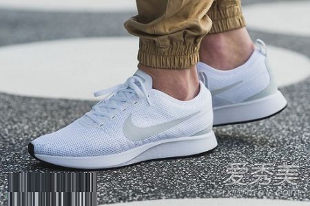 耐克双色调赛车计数器价格多少钱耐克双色调赛车跑鞋？