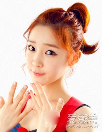 情人节短款女性福利9朵花显示更高的生长和下降年龄