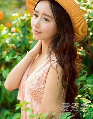 2015流行女孩长发造型轻盈,美丽可爱