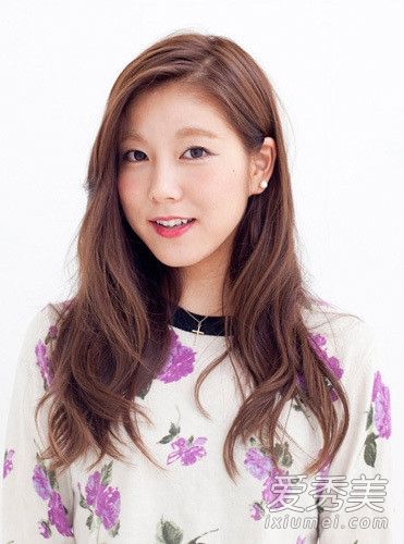 2015最新流行发型长卷发让女性更有品味