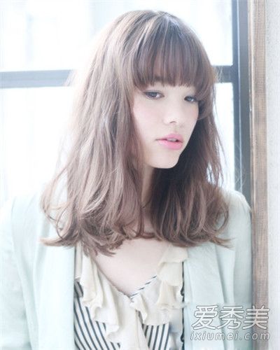 2015流行发型空空气烫发卷发充满春天