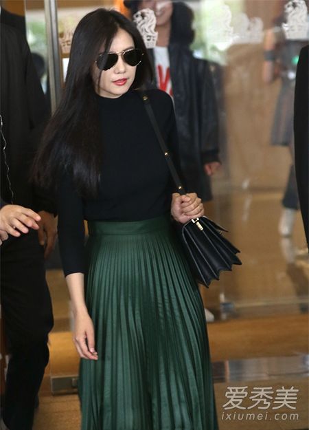 高媛媛的背火包比她的街景照片更引人注目。