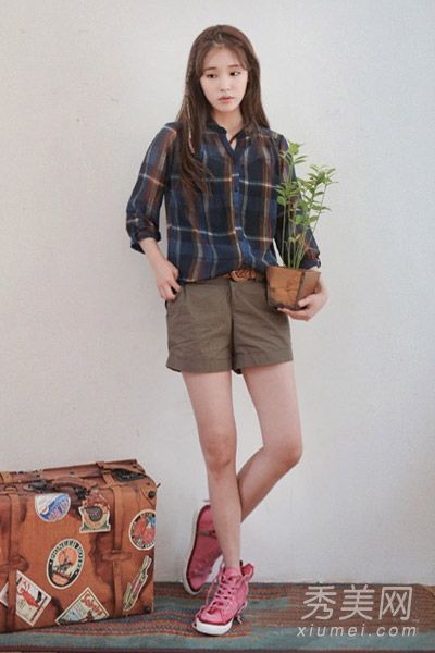 以十种组合搭配不同季节的必备雪纺衬衫。