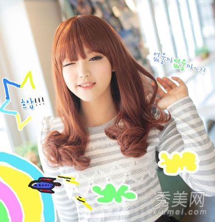 2013年流行的韩国卷发散发出的甜美气味无法阻挡。
