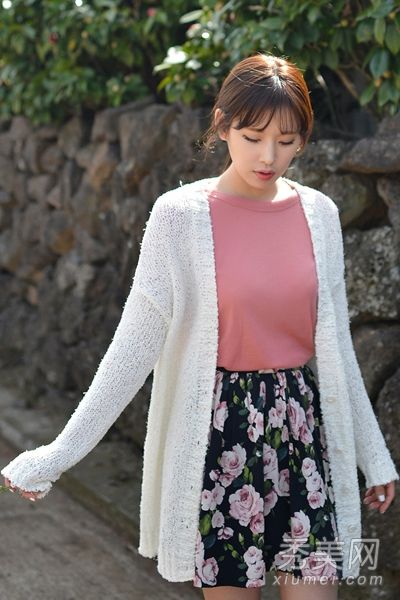 如何穿毛衣和上身肥胖的外套既苗条又悦目