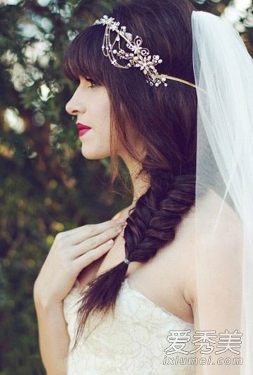 2015年12款超漂亮发型成为精致新娘