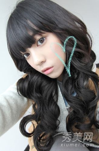 最优雅的韩国长卷发是美丽迷人的。