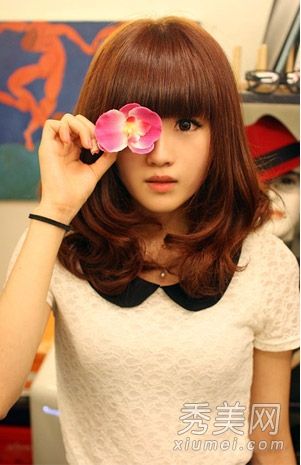 2013年最新的齐刘海发型苗条可爱,效果不错。
