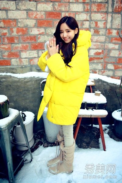 2013年亮色羽绒服流行时尚着装方法不土气