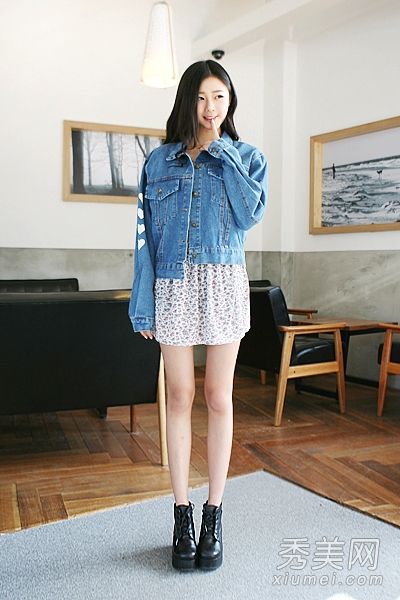 牛仔外套在秋季很受欢迎。