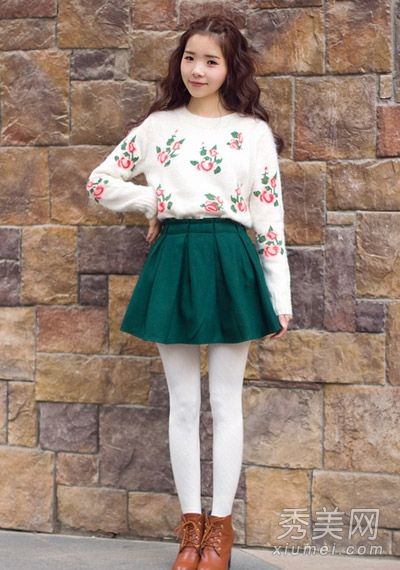 短裙高领毛衣保暖、舒适、时尚