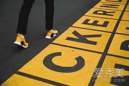 阿迪达斯网球胡多少钱?阿迪达斯肥东联合鞋柜价格