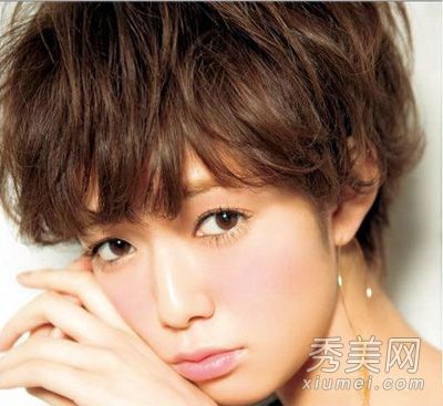 今年夏天最值得一看的日本发廊紧跟时尚潮流。