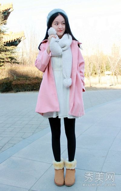 圣诞约会粉色夹克配裙子天真女孩