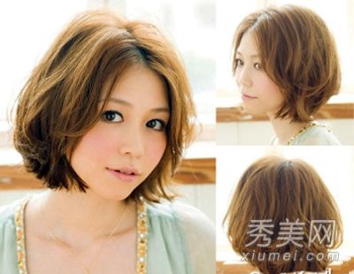 百搭气质和中分发型打造完美精致的脸蛋
