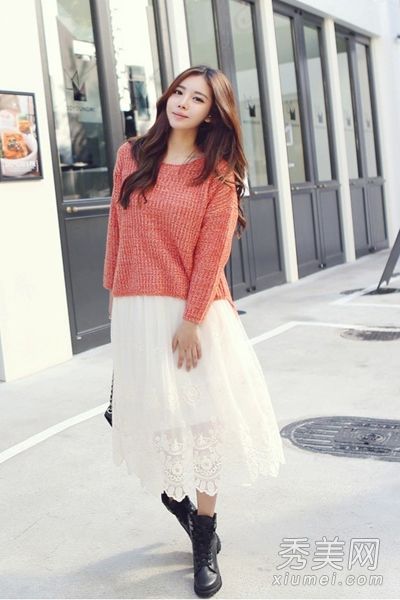 胖女孩必须学会苗条。秋装、小套装和针织品很实用。