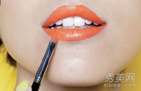 初学化妆:化妆品小尴尬的10种补救方法