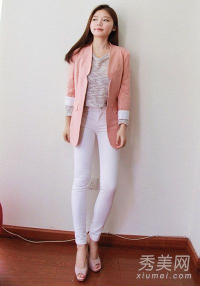 西装和外套在秋天很流行。8种时尚是必要的。