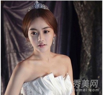 韩国新娘的发型清新，优雅，超级漂亮。
