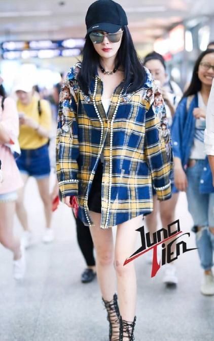 杨蜜机场穿什么品牌的格子衬衫？同样的格子呢衬衫在阳密多少钱？