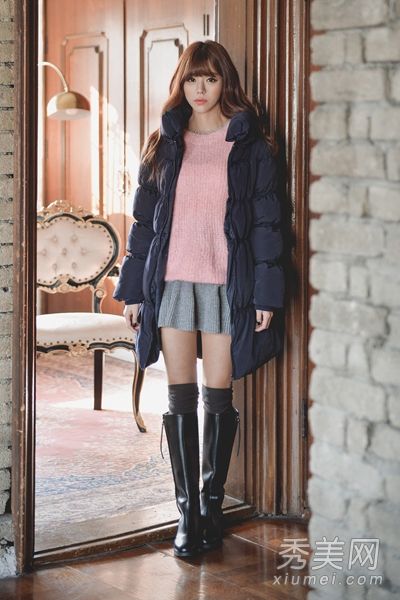 深冬羽绒服时装和靴子最优雅