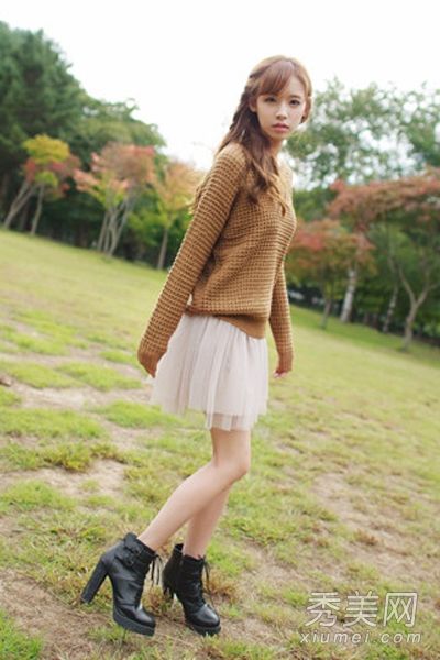 胖女孩必须在秋天织套头衫,这样才能轻松藏肉而不臃肿。