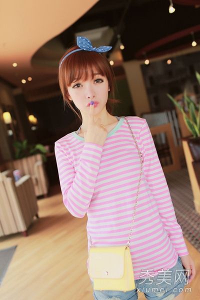 达人提示:长袖t恤配短裤在初秋看起来很清新。