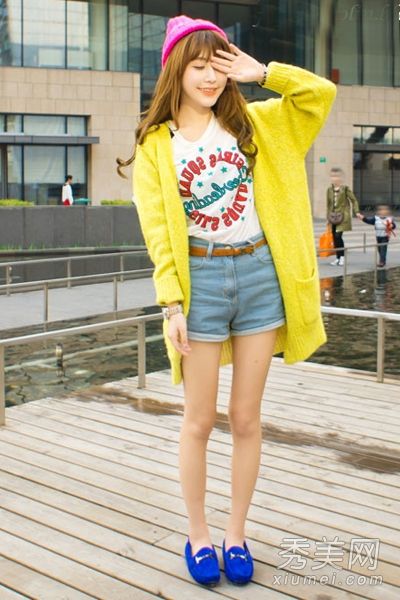 百搭针织衫应对秋雨天裤裙好看