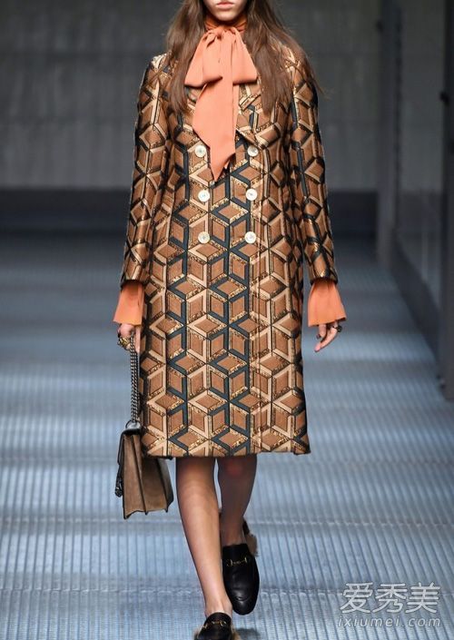 你在春天带的酒神包会让你哭泣