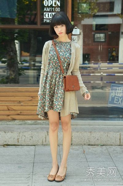 针织开衫+初秋连衣裙是最漂亮的搭配