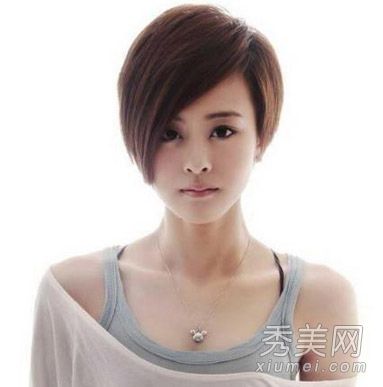 清新的夏日,时尚新潮的女孩短发造型