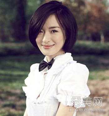 女孩时尚短发灯肤色更嫩