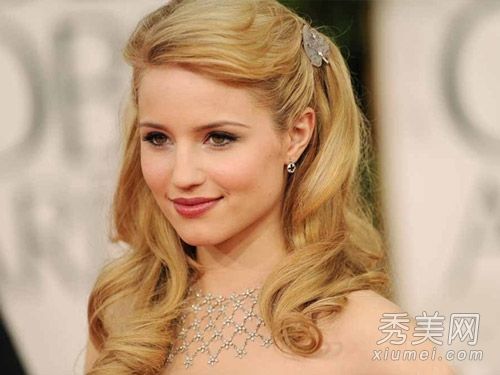 圣诞高调攻击趣味发饰+领带发饰是最抢眼的