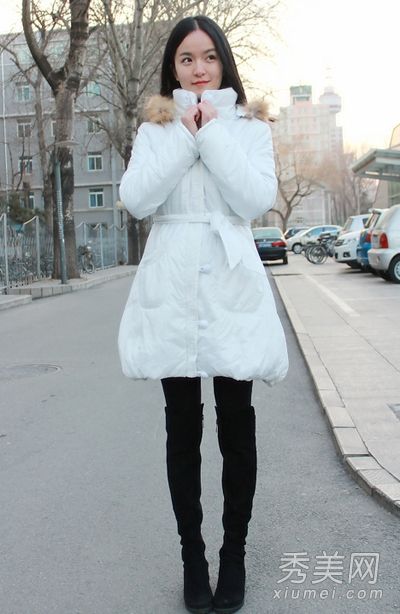 如何搭配白色羽绒服和9种着装方法:清新迷人