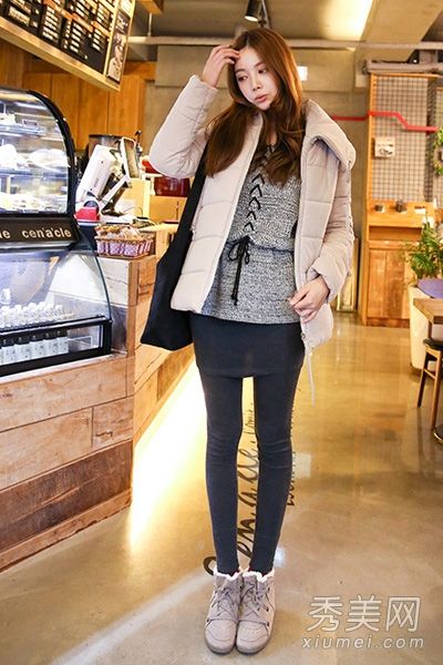 如何穿短棉衣搭配裙子既时尚又高贵。