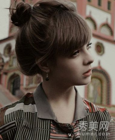 可更换的新鲜肉丸头发型两种风格,以减轻衰老