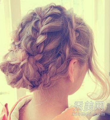 9初秋美丽的盘发风格浪漫更引人注目