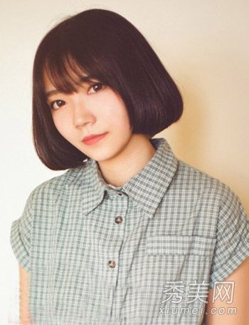 在日本和韩国,女大学生最流行纯短发。