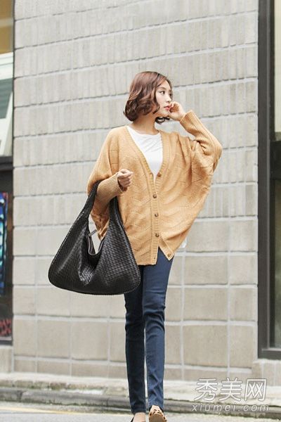 针织开衫如何搭配紧身裤来穿苗条的身材？