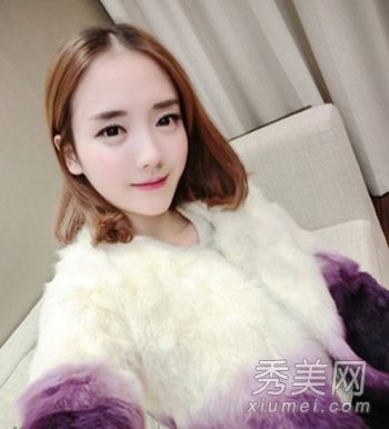 冬天更暖和,也更时尚。9齐肩的短发对于美化是必不可少的。