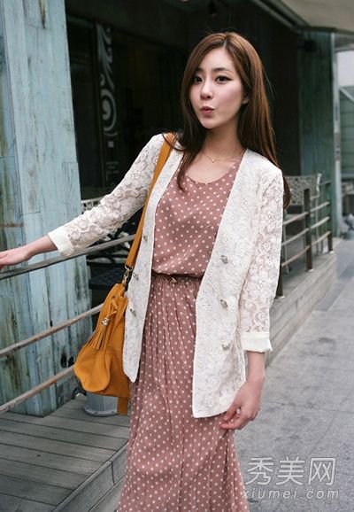 针织开衫连衣裙展现优雅和女性气质