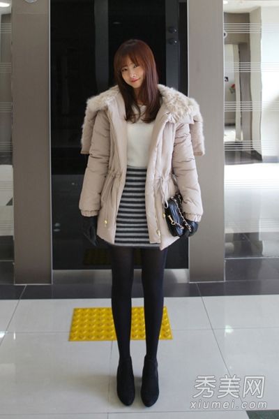 各种时尚的长棉衣穿衣方法巧妙地遮盖多余的肌肤，展现出格外的纤瘦。