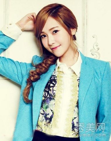 甜美女孩可爱发型展示初秋新款LOOK