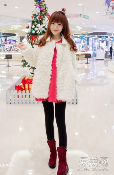 为圣诞节提前准备红色冬装