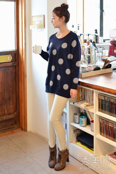 略胖的女孩必须学会秋季搭配毛衣+紧身裤来隐藏脂肪