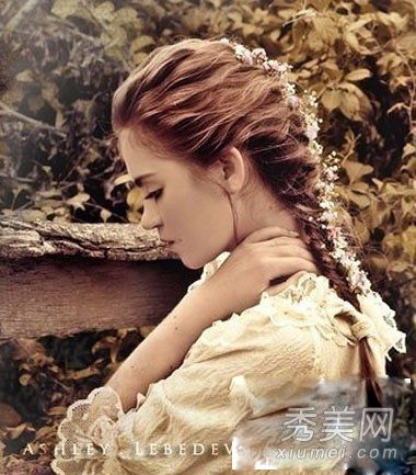 蜈蚣草美丽的辫子展示了波西米亚的浪漫