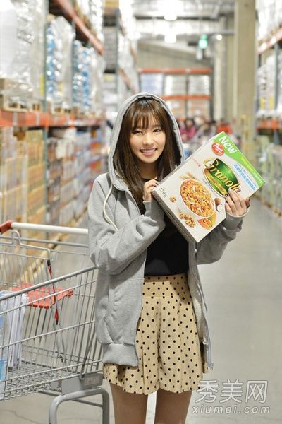 秋天,新衣服很简单,穿起来很有少女的味道。